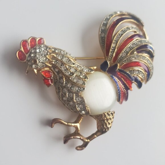 Gorgeous Enamel & Gold Tone Rooster Brooch Rhinestones Pearly Cabochon Stone - Picture 2 of 6